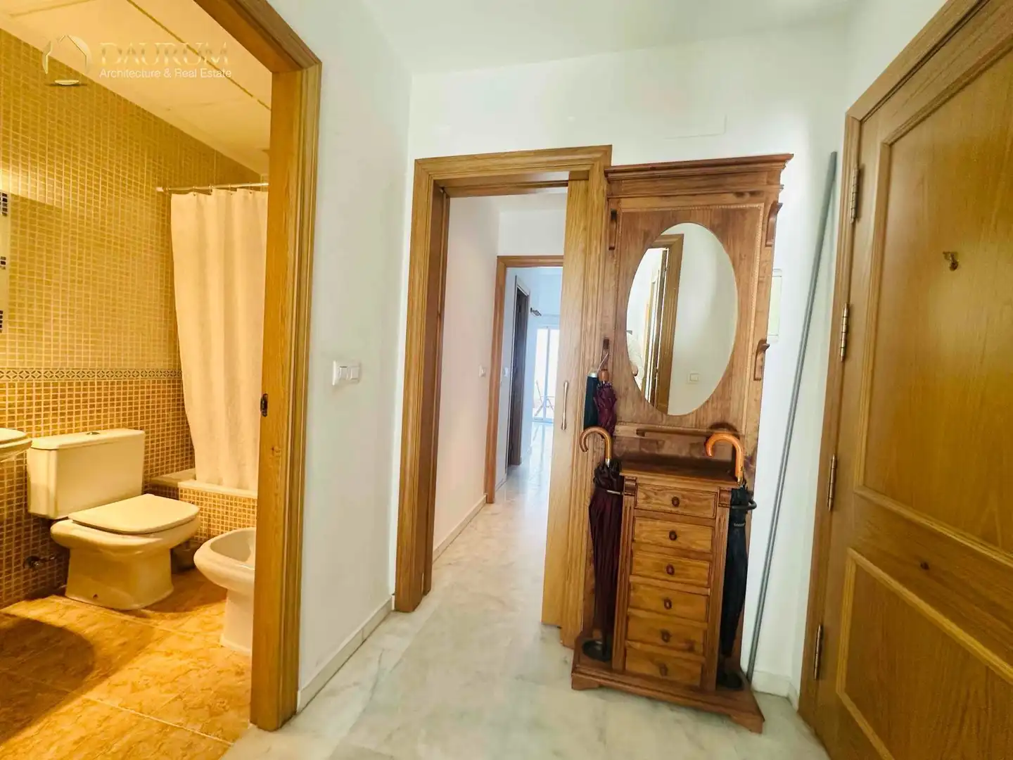 Bathroom of Flat for sale in Sevilla  with Air Conditioner, Heating and Terrace