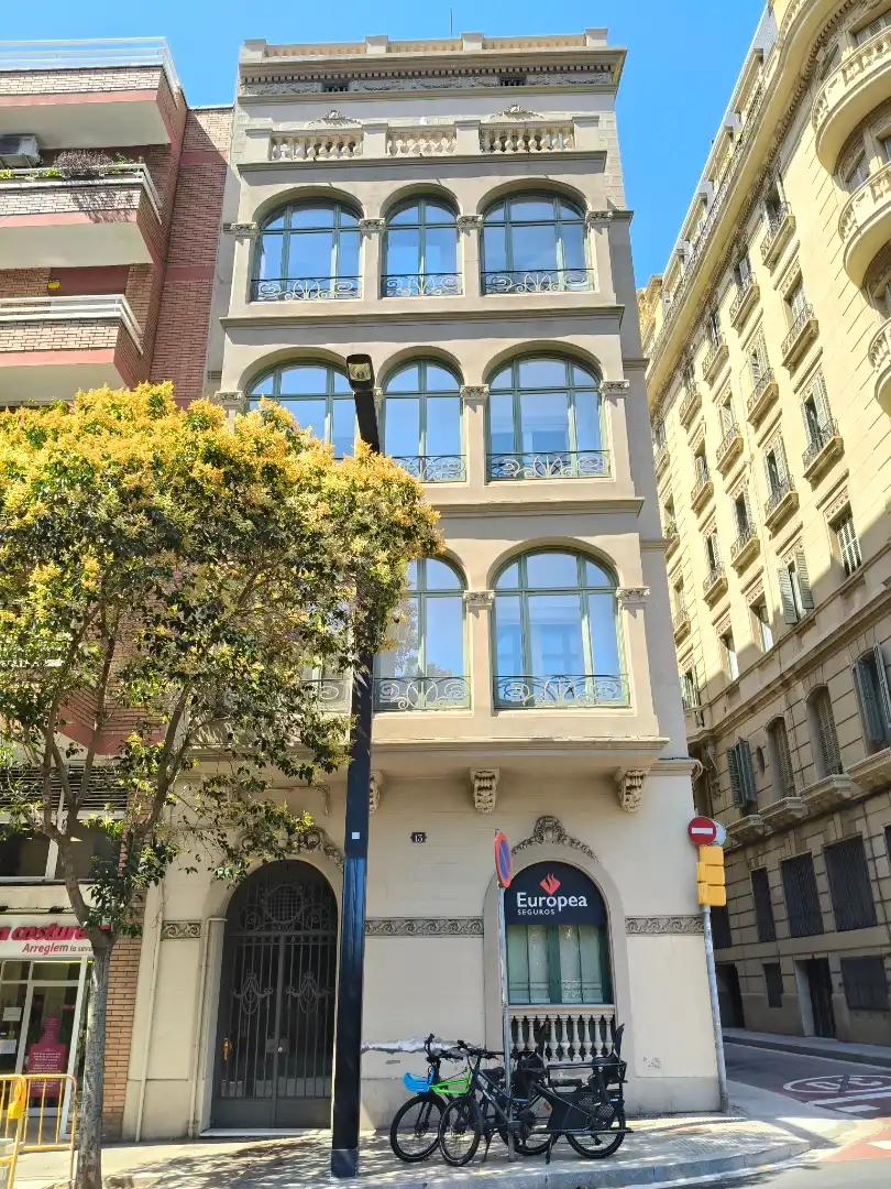 Vista exterior de Oficina de lloguer en Barcelona amb Aire condicionat i Moblat