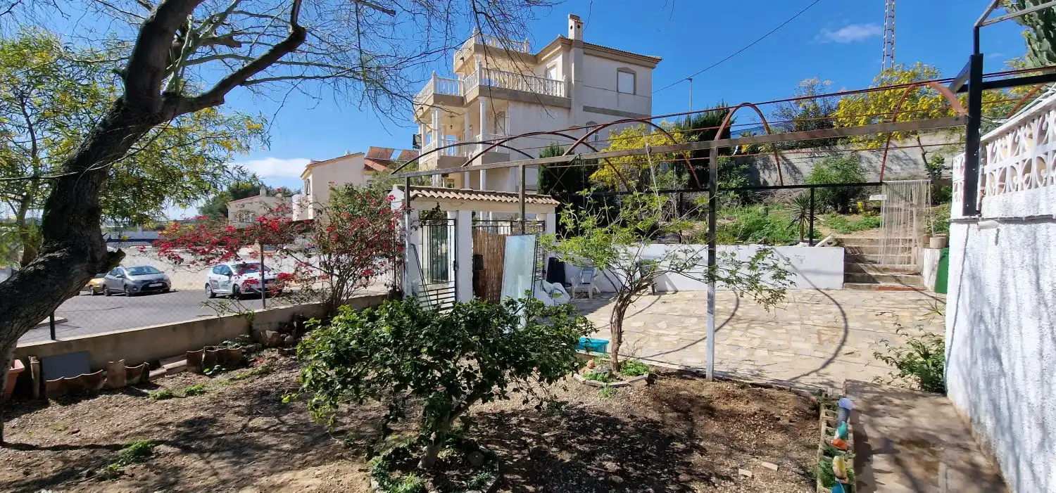 Vista exterior de Finca rústica en venda en Algorfa amb Jardí privat