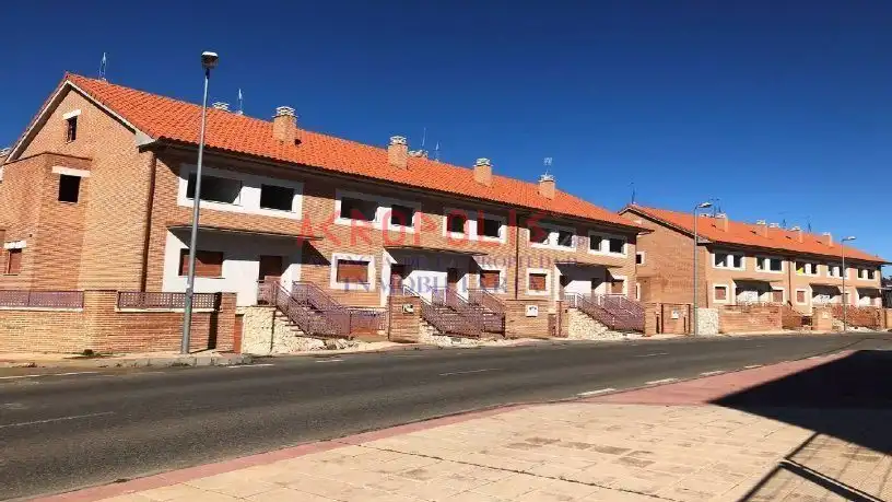House for sale in Valdefresno