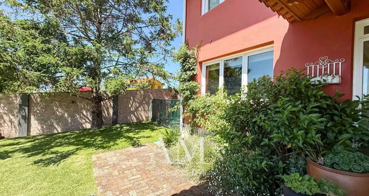 Jardí de Casa o xalet en venda en Vigo  amb Calefacció, Jardí privat i Terrassa