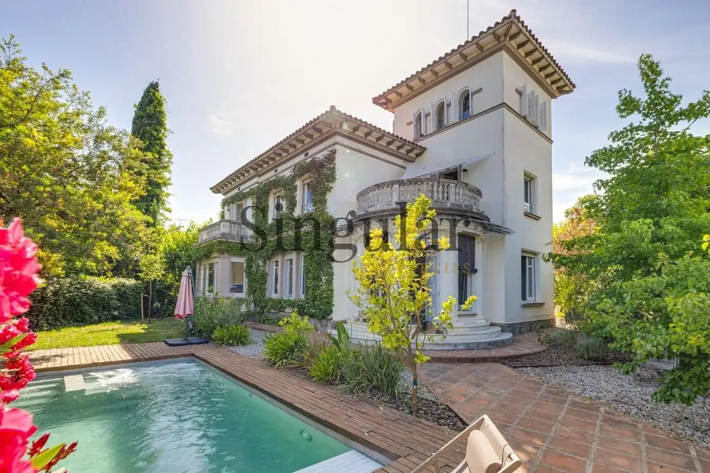 Vista exterior de Casa o xalet en venda en Sant Cugat del Vallès amb Calefacció, Jardí privat i Traster