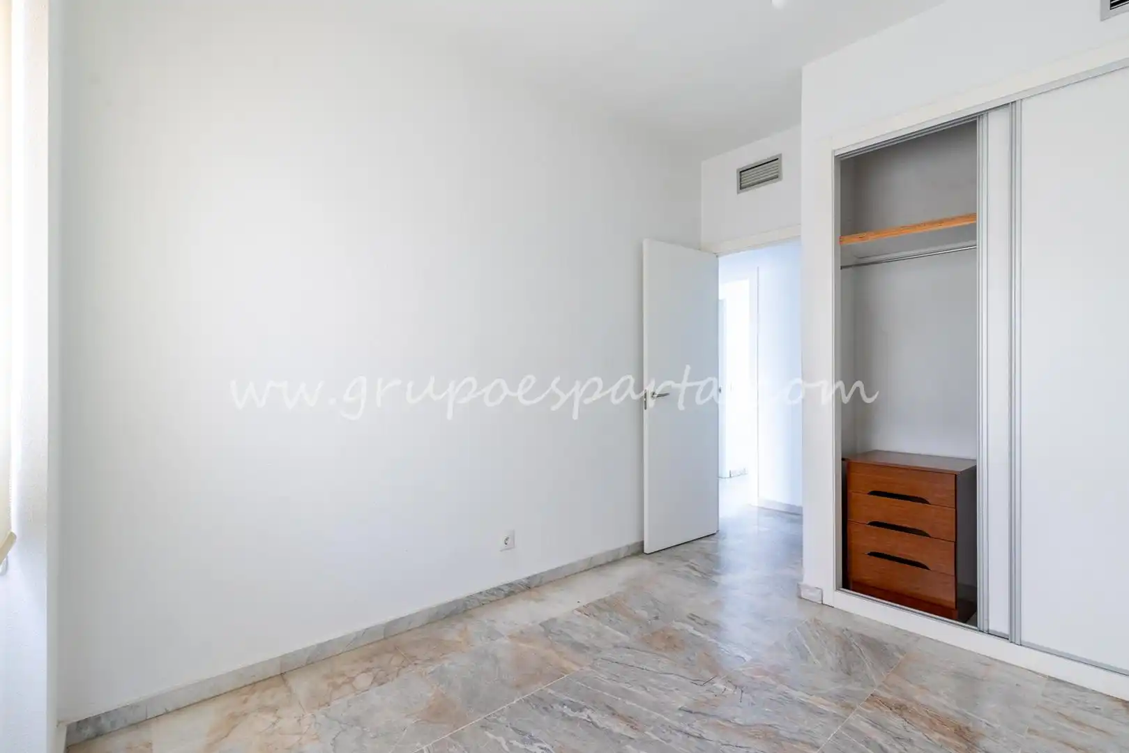 Flat for sale in Sevilla  with Air Conditioner and Balcony