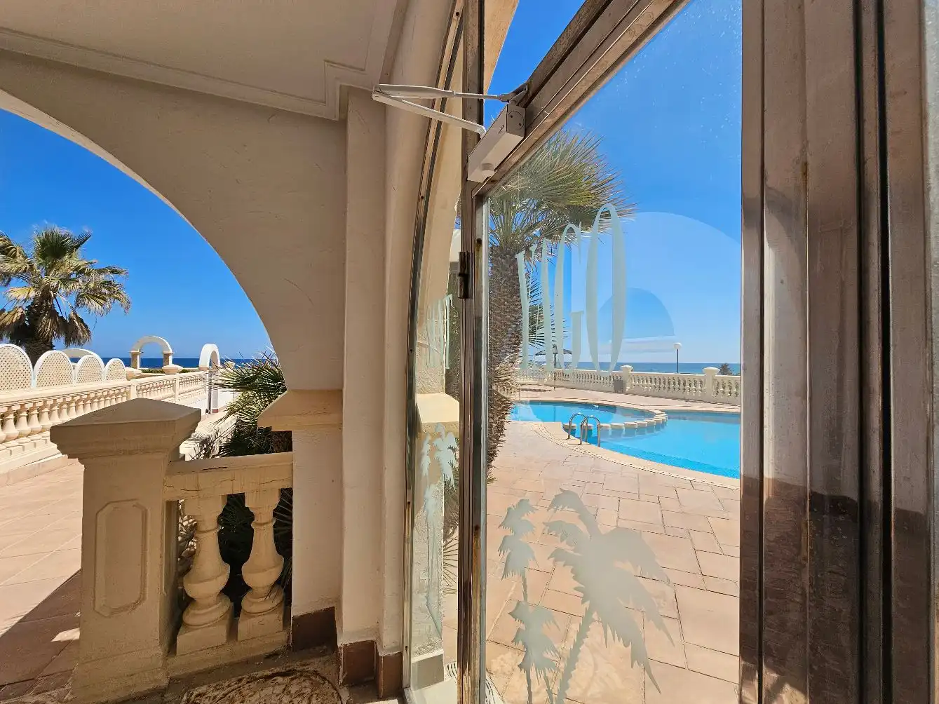 Piscina de Casa adosada en venda en La Manga del Mar Menor amb Jardí privat, Terrassa i Moblat