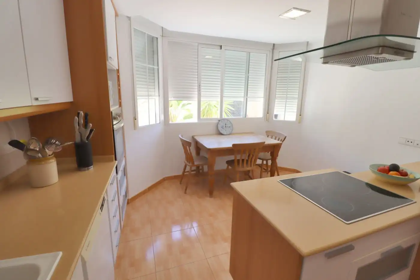 Cocina de Casa adosada en venta en Rocafort con Aire acondicionado, Calefacción y Jardín privado