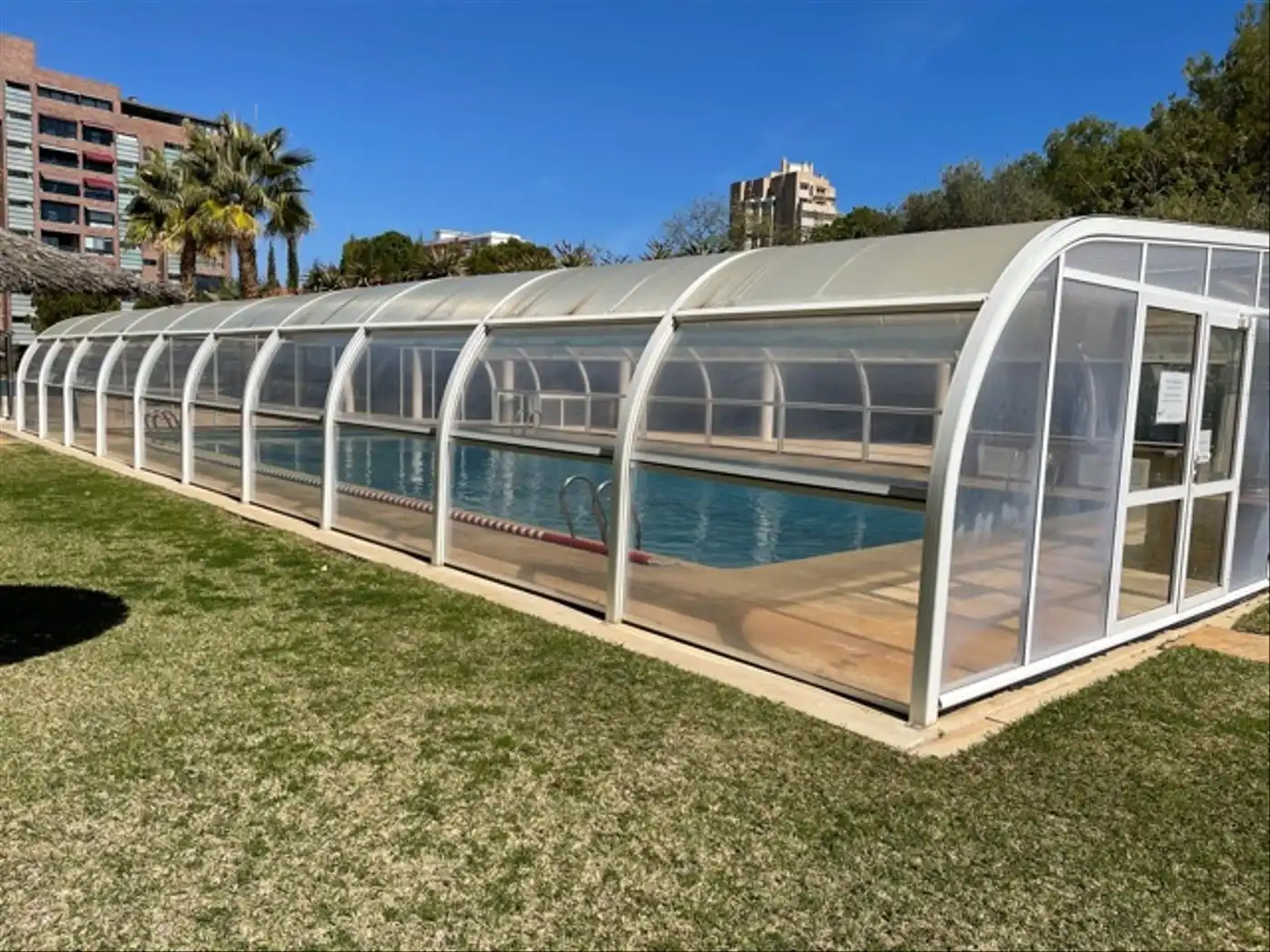 Piscina de Apartamento en venta en Playa de San Juan - El Cabo de las Huertas