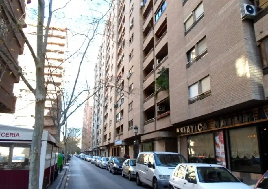 Vista exterior de Piso de alquiler en Valencia con Terraza, Amueblado y Balcón