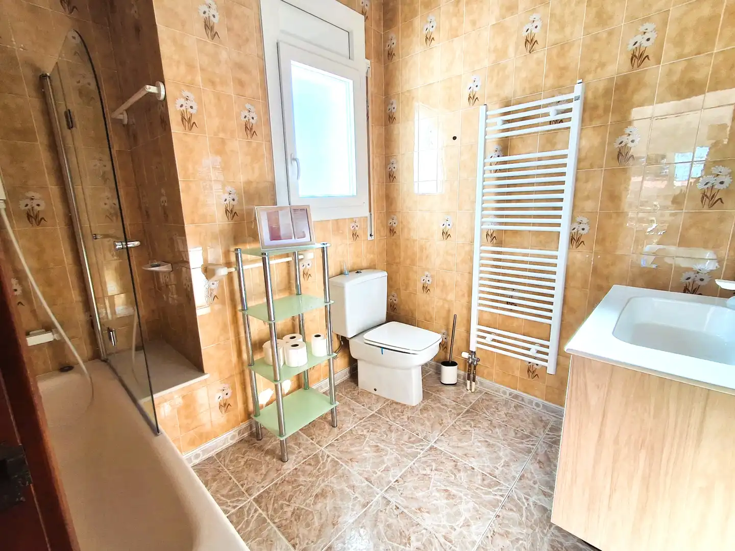 Badezimmer von Haus oder Chalet zum Verkauf in Mont-roig del Camp mit Klimaanlage, Heizung und Privatgarten
