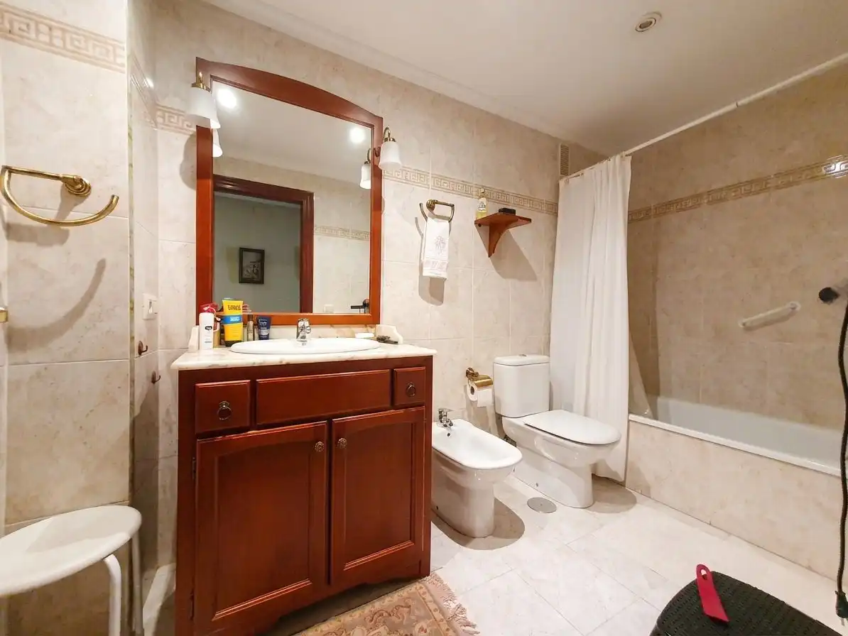 Badezimmer von Wohnung zum Verkauf in Grado mit Heizung, Terrasse und Abstellraum