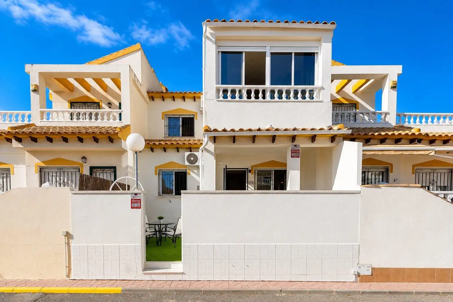 Terraced house with terrace for sale in Orihuela Costa