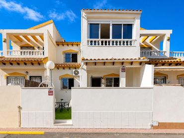 Adossat amb balcó en venda a Orihuela Costa