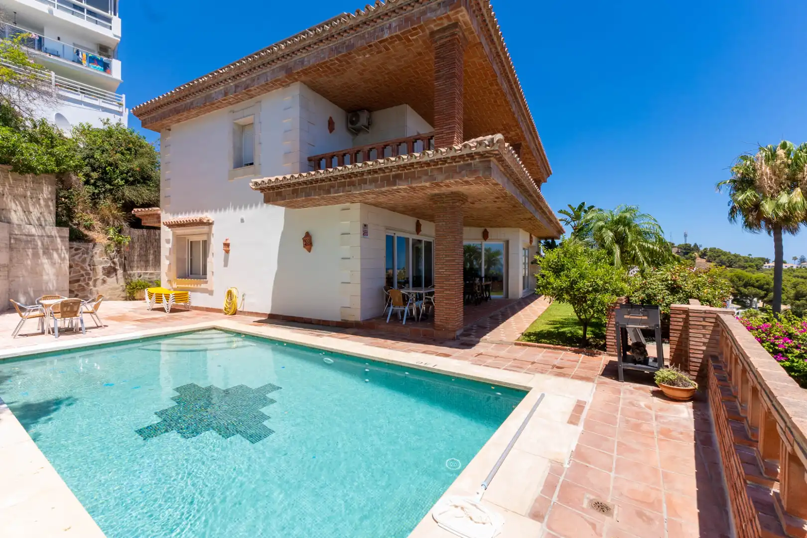 Chalet con piscina en venta en Calle Acuario, imagen 3