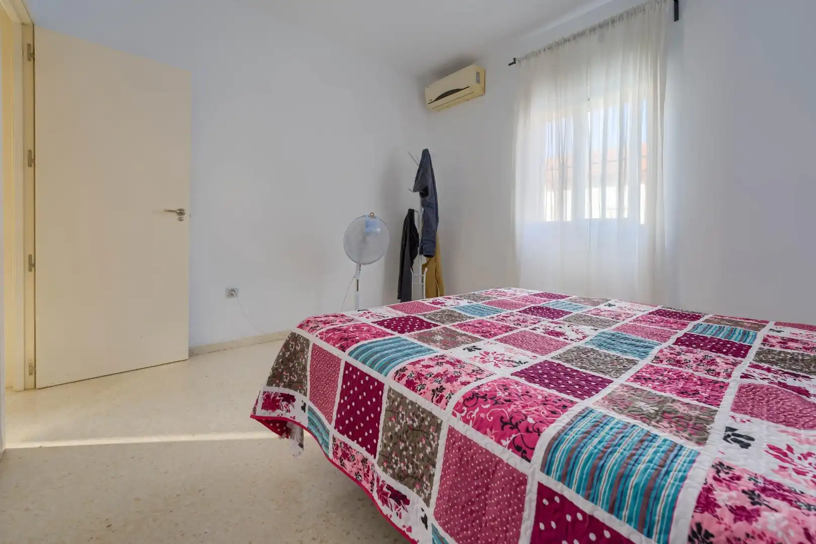 Habitación de Casa adosada en venta en Umbrete con Aire acondicionado, Terraza y Trastero