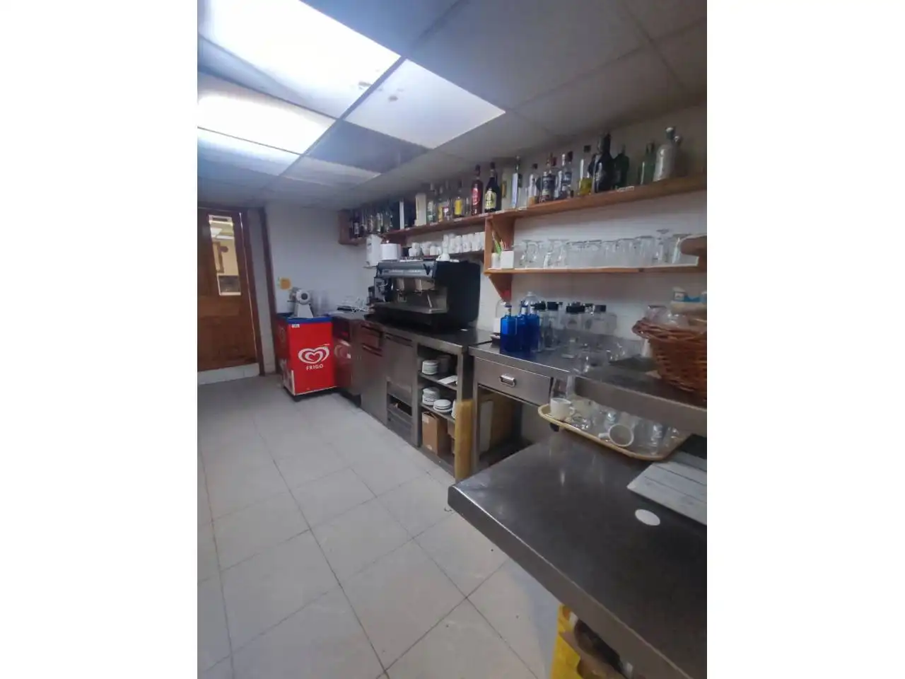Cocina de Local en venta en El Grado con Aire acondicionado