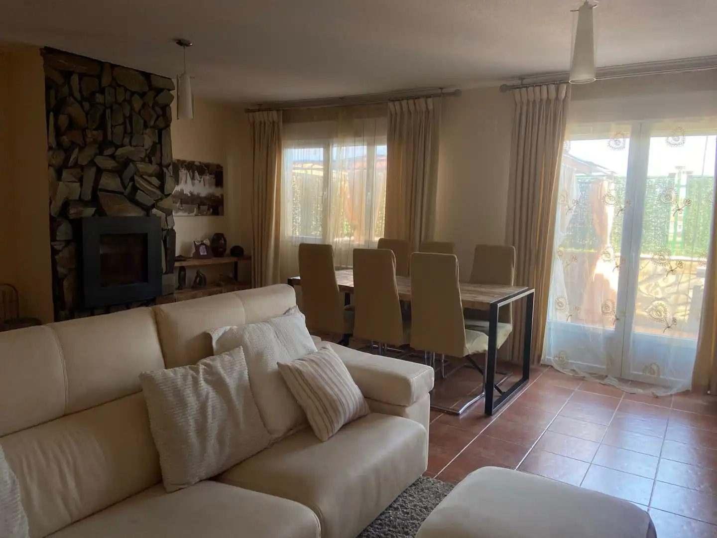 Sala de estar de Casa adosada en venta en Méntrida con Aire acondicionado, Calefacción y Jardín privado