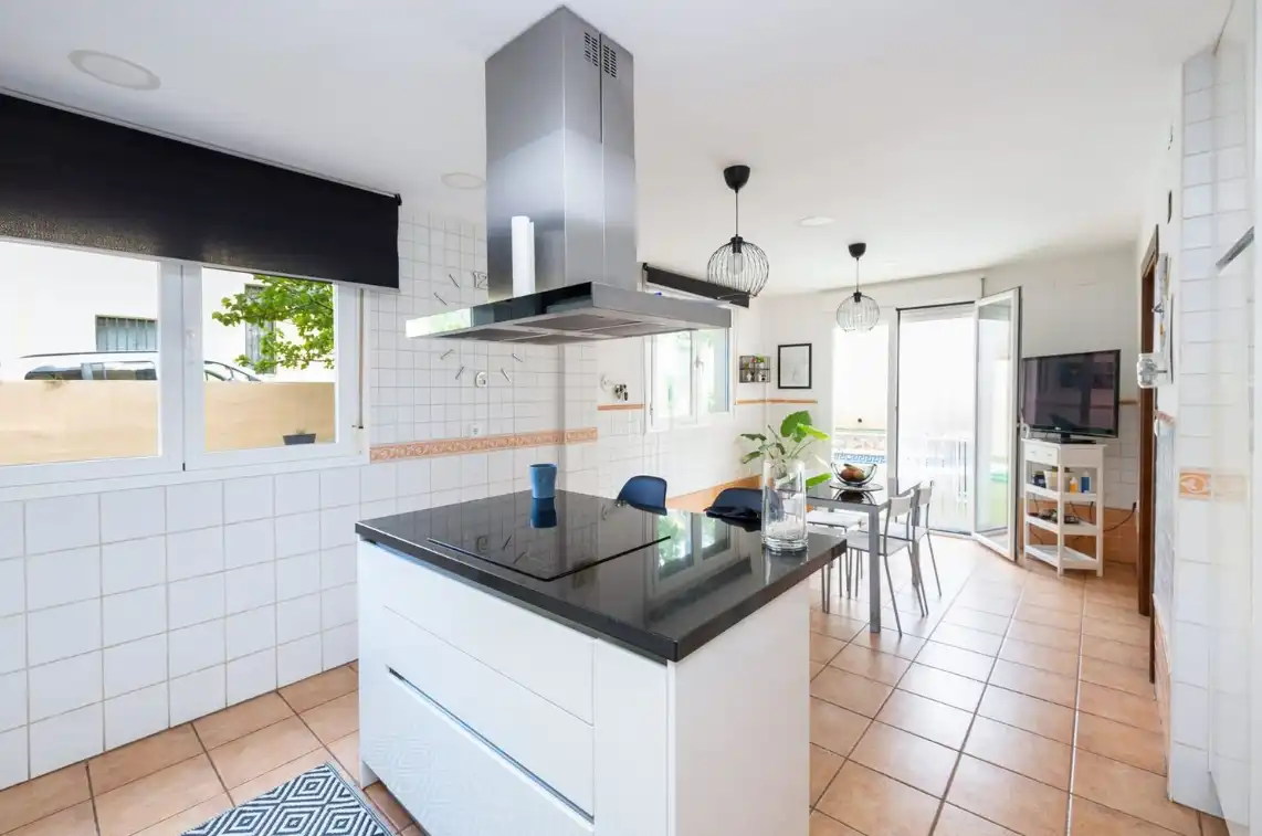 Cocina de Casa o chalet en venta en La Zubia con Aire acondicionado, Calefacción y Jardín privado