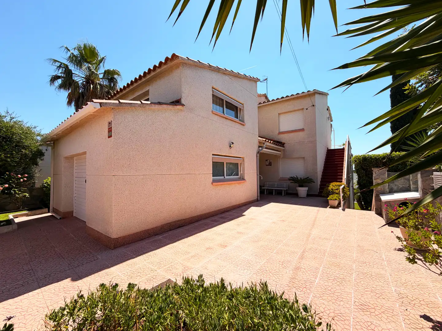Vista exterior de Casa o xalet en venda en Calafell amb Calefacció, Terrassa i Piscina