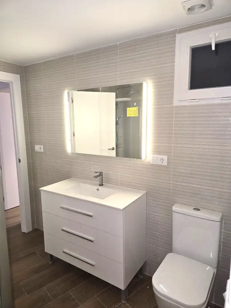 Bathroom of Flat for rent in Vigo 