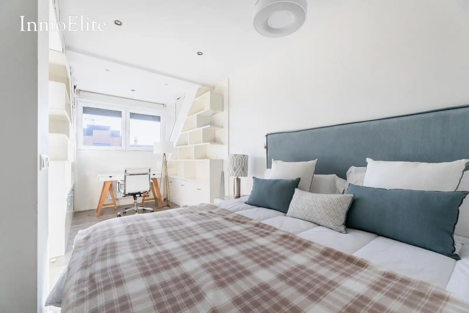 Schlafzimmer von Dachboden zum Verkauf in Majadahonda mit Klimaanlage, Heizung und Parkett