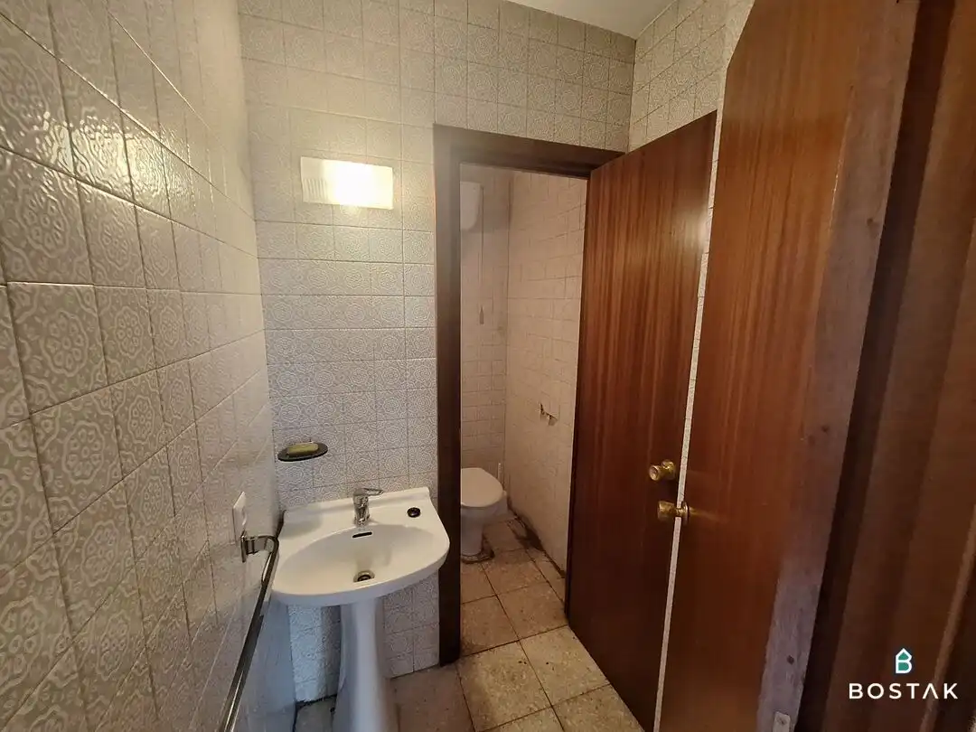 Bany de Pis en venda en Bilbao  amb Calefacció i Terrassa