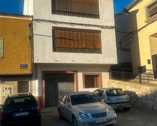 Vista exterior de Casa o xalet en venda en Fuentes amb Calefacció, Traster i Moblat