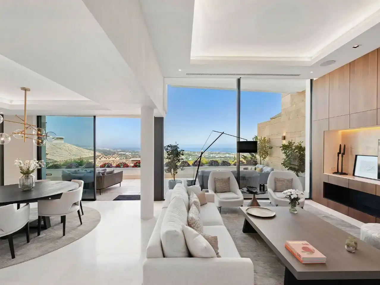 Sala d'estar de Apartament en venda en Benahavís amb Aire condicionat, Piscina i Balcó