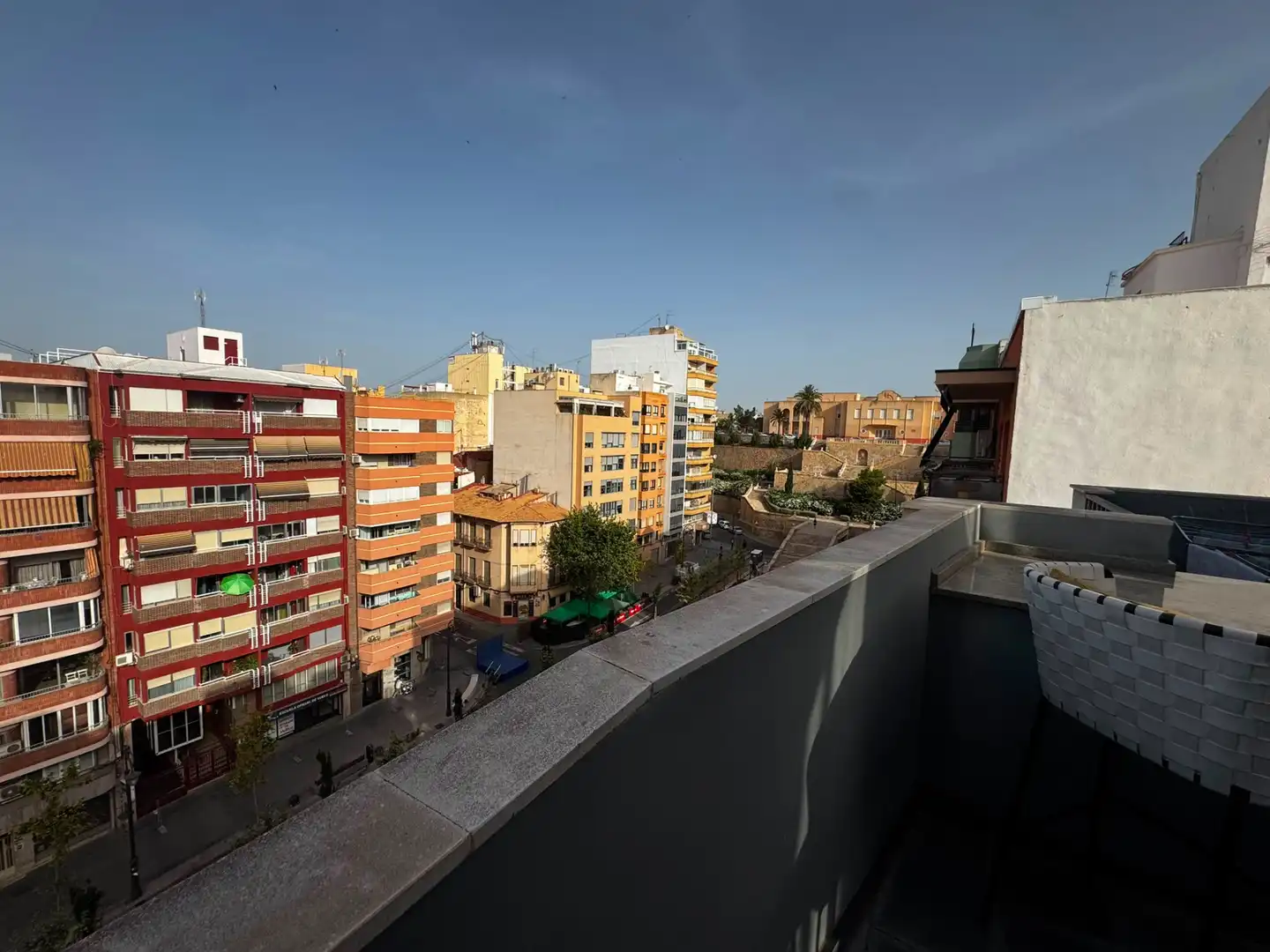 Vista exterior de Ático en venta en Alicante / Alacant con Aire acondicionado, Terraza y Amueblado