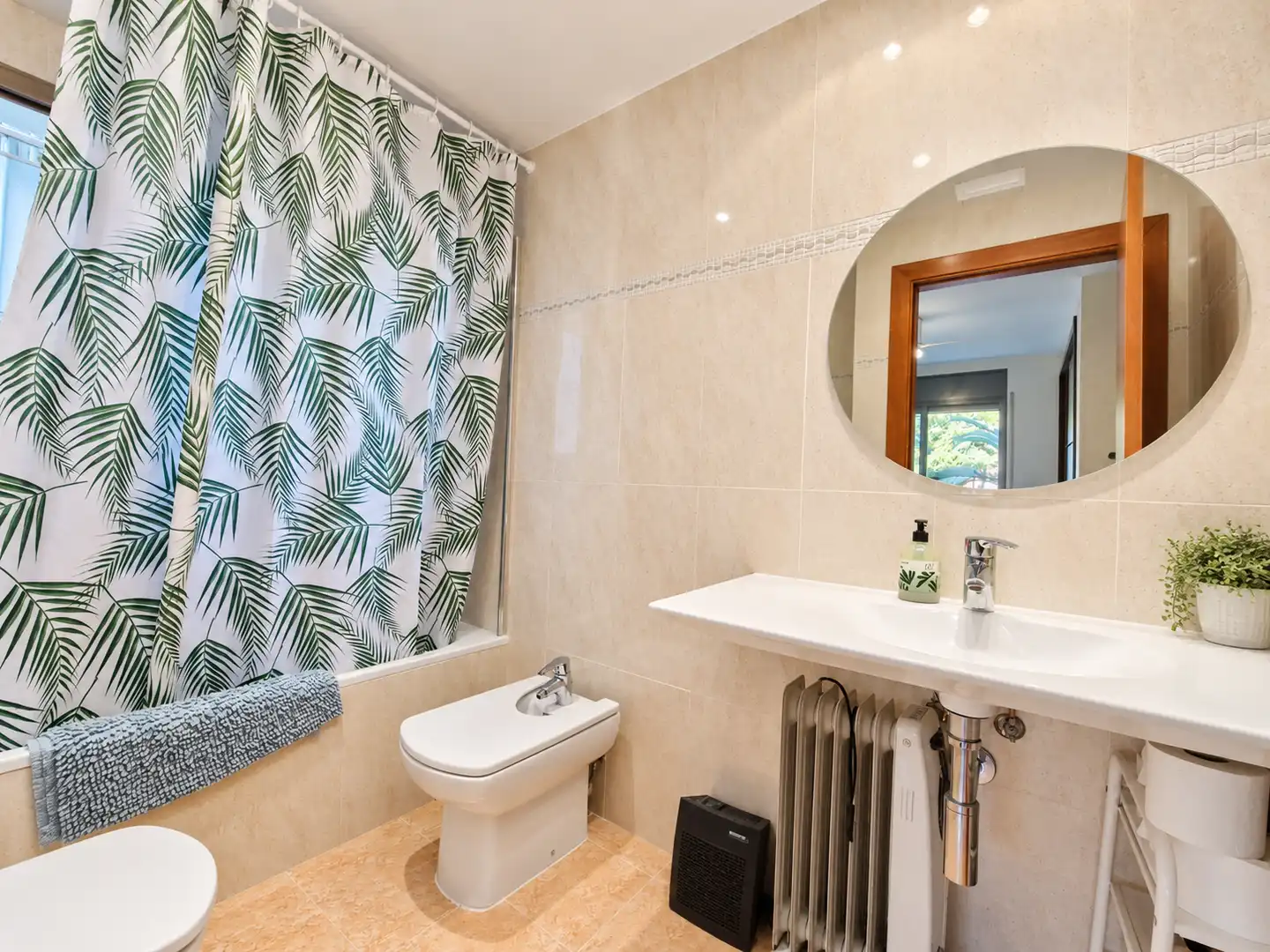 Baño de Piso en venta en Roda de Berà con Calefacción y Jardín privado