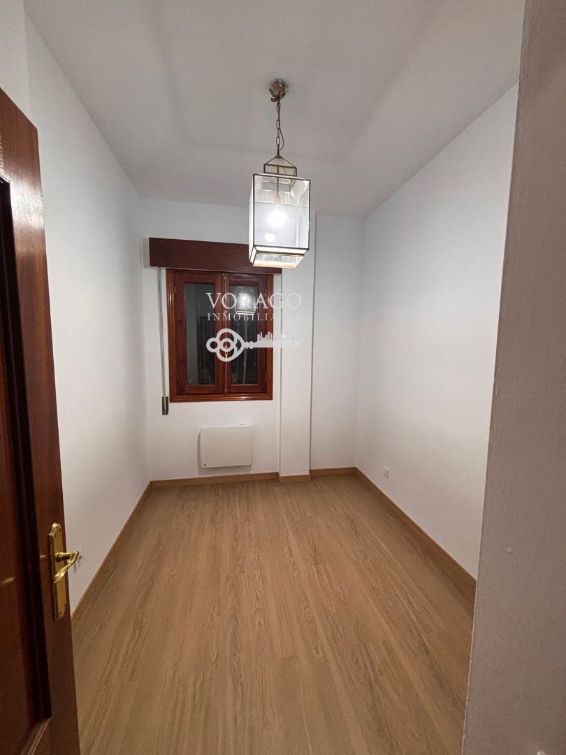 Bedroom of Flat to rent in Alcalá de Henares  with Heating