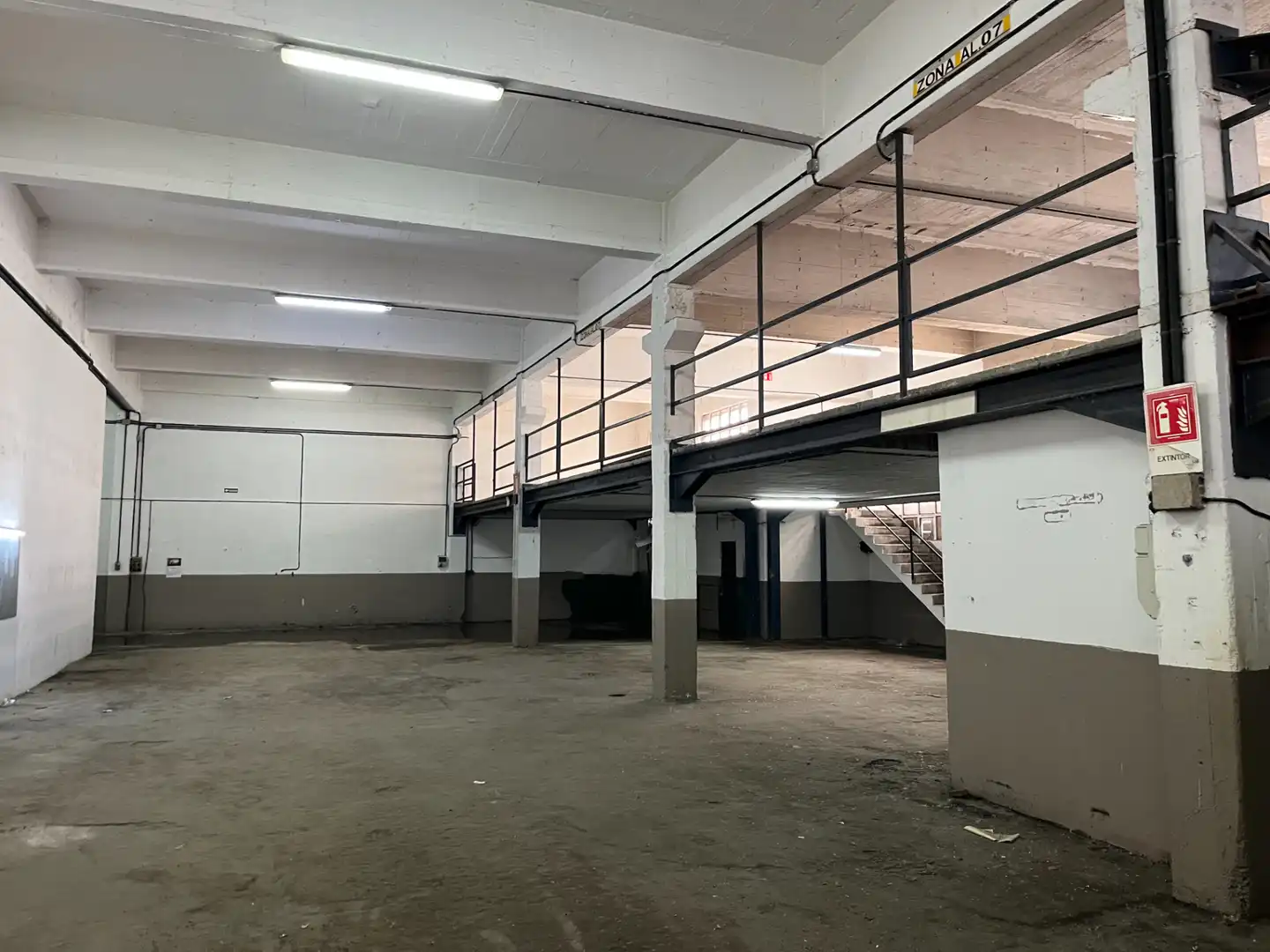 Fabrikhallen zum Verkauf in Arrankudiaga / Zollo mit Heizung und Alarm