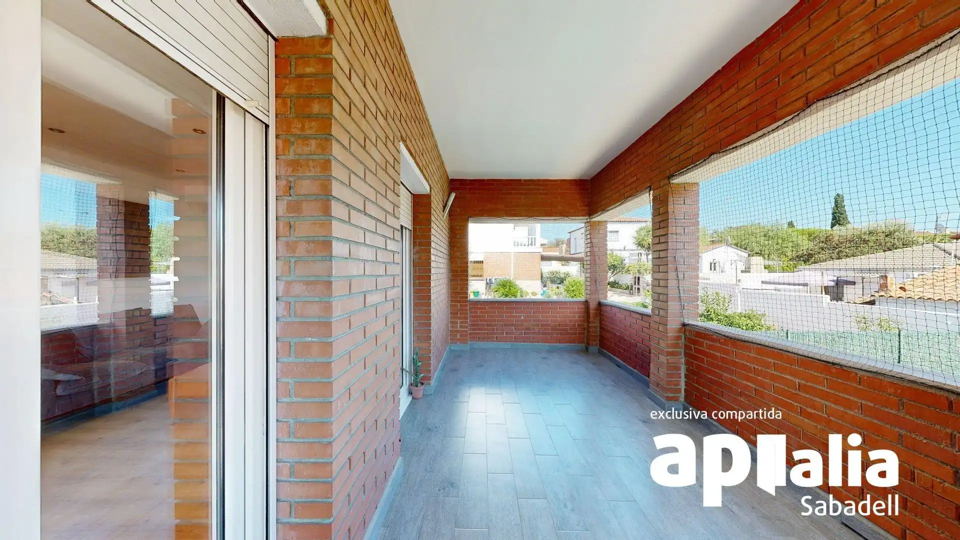 Vista exterior de Casa o chalet en venta en Barberà del Vallès con Calefacción, Terraza y Balcón