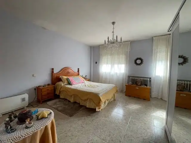 Dormitori de Casa o xalet en venda en Valdemorillo amb Calefacció, Jardí privat i Terrassa