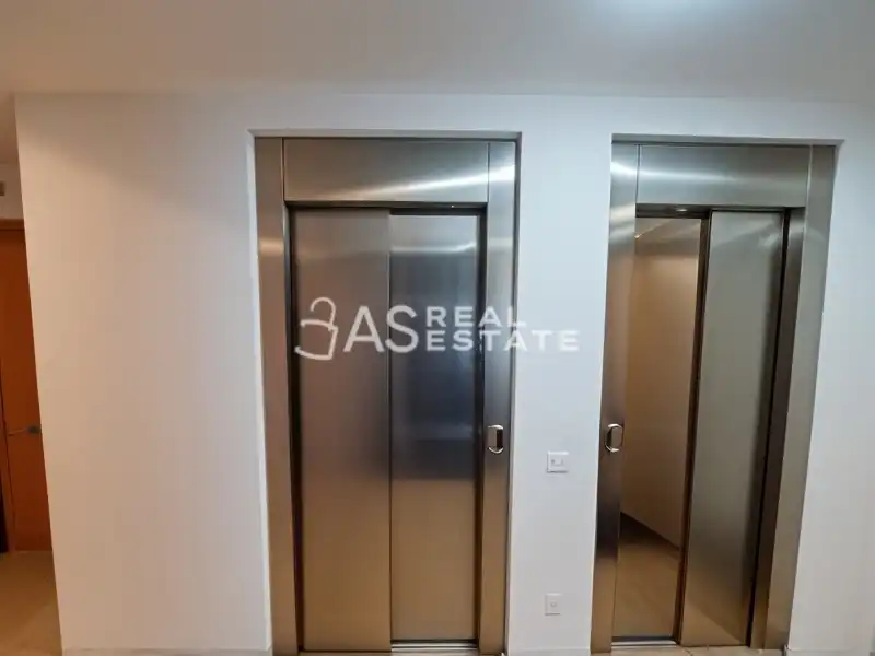 Flat for sale in Madrid  with Air Conditioner, Swimming Pool and Furnished