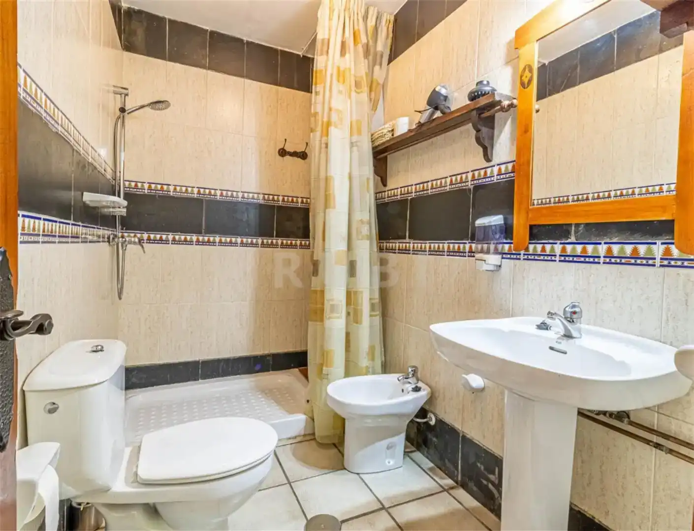 Bathroom of Apartments for sale in Bubión  with Private garden, Swimming Pool and Furnished