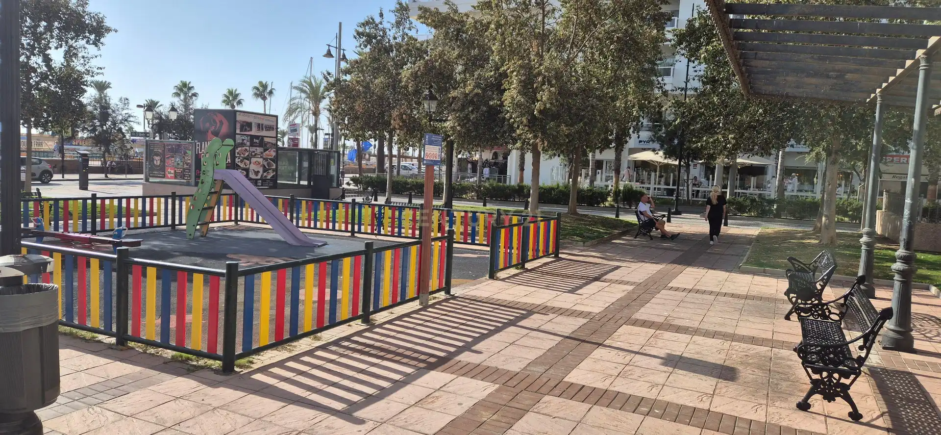 Vista exterior de Local en traspaso en Fuengirola con Aire acondicionado y Alarma