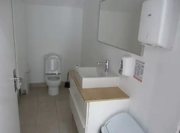 Bathroom of Industrial buildings for sale in Cerdanyola del Vallès  with Heating and Alarm