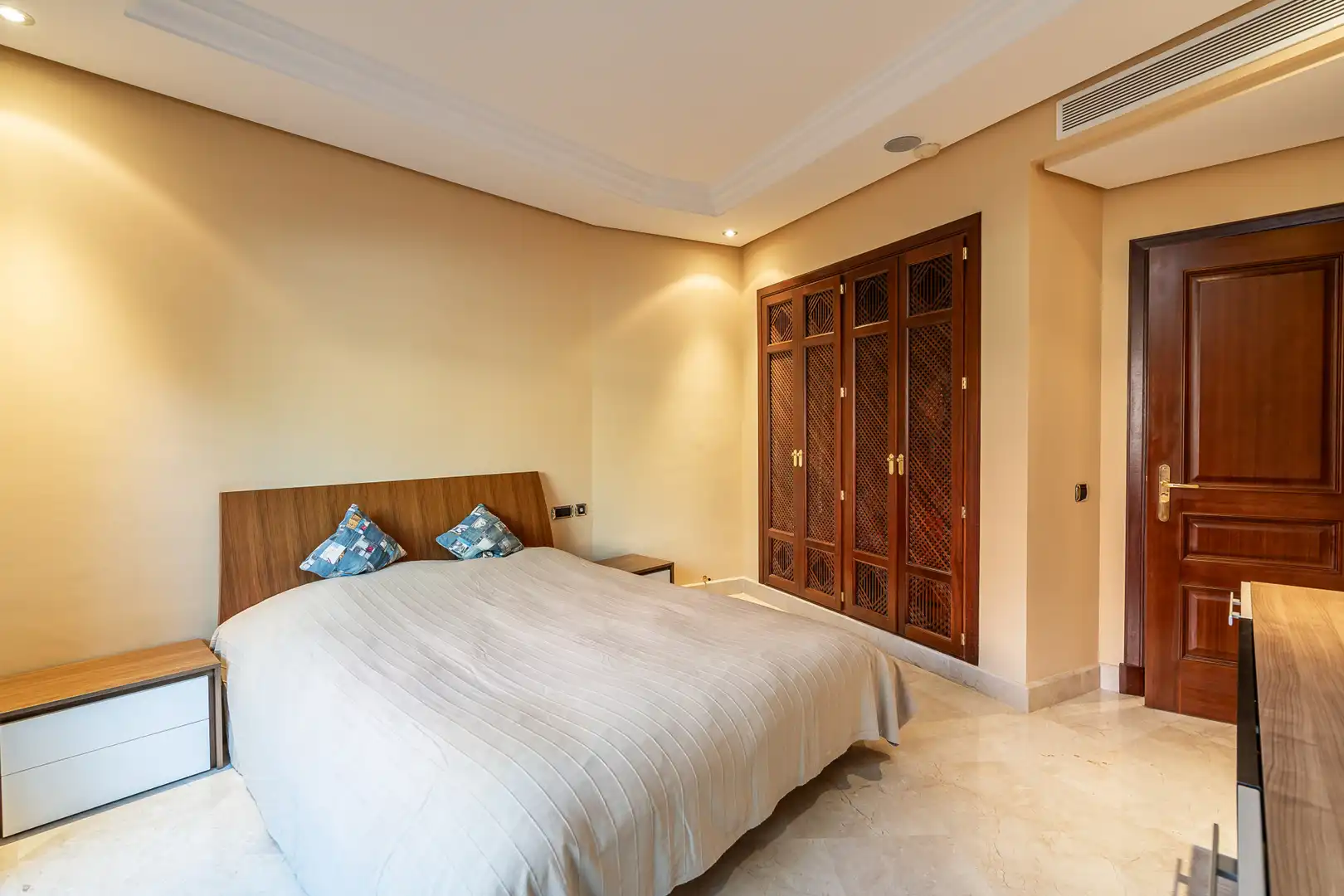 Habitación de Planta baja en venta en Estepona con Aire acondicionado, Calefacción y Terraza