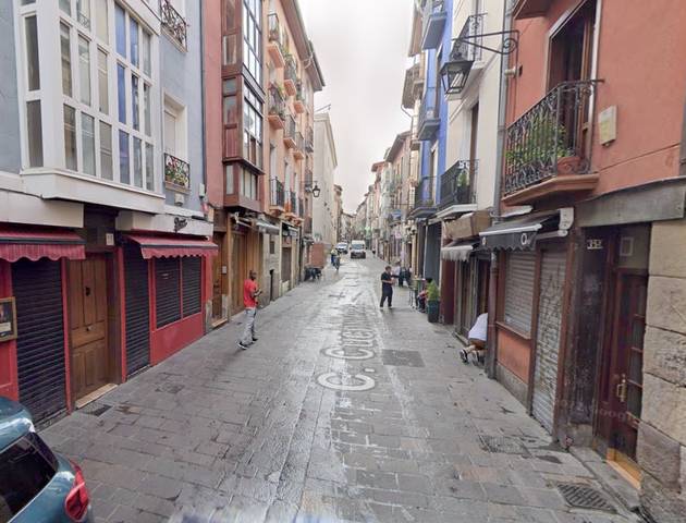 Piso en Venta en C/ Cuchillería  en Casco Viejo