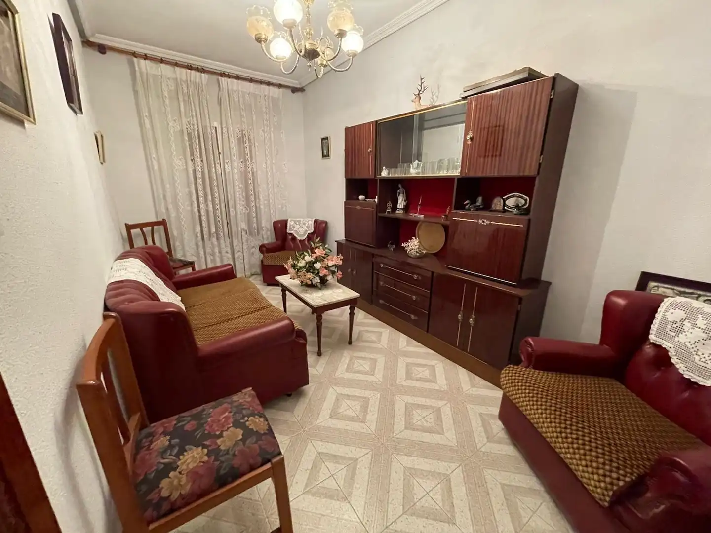 Sala de estar de Casa o chalet en venta en Arroyo de la Luz con Trastero y Amueblado