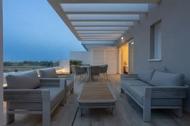 Terraza de Ático en venta en Marbella con Aire acondicionado, Calefacción y Jardín privado