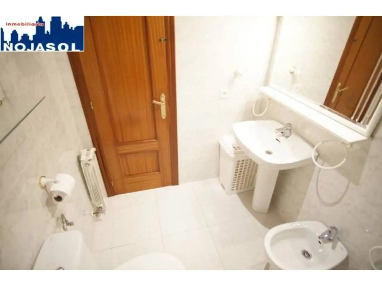 Badezimmer von Dachboden zur Miete in Noja mit Heizung, Terrasse und Möbliert