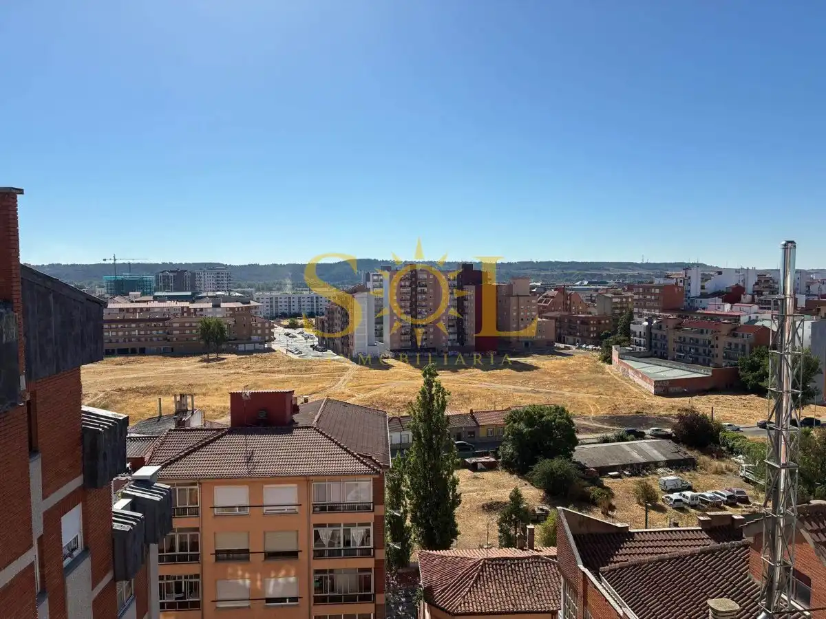 Dormitori de Pis en venda en León Capital  amb Calefacció