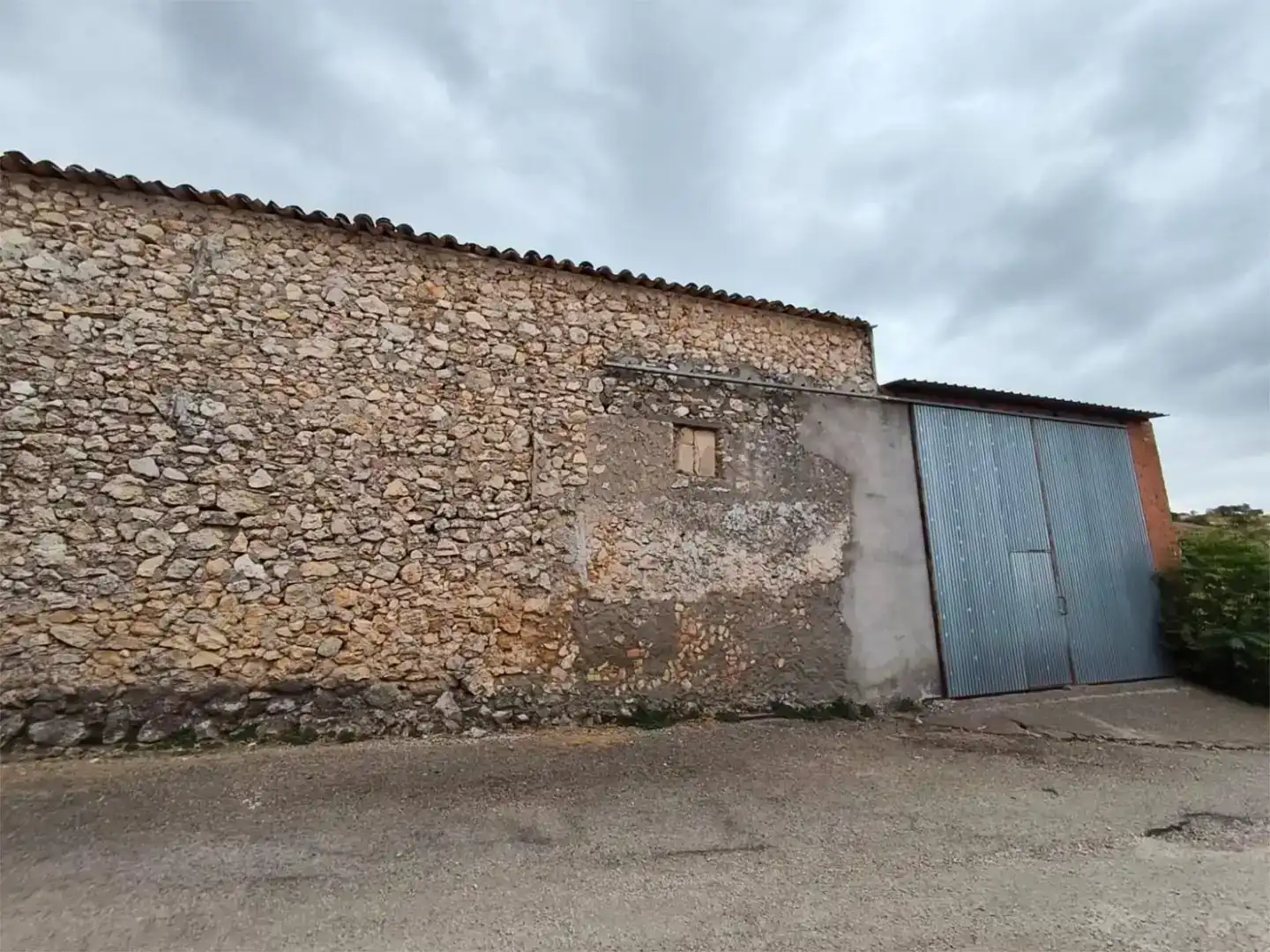 Vista exterior de Casa o xalet en venda en Huete amb Balcó