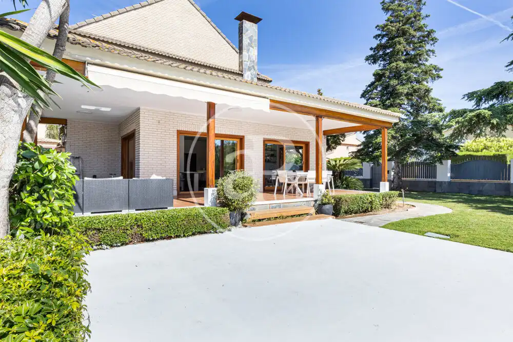 Terrassa de Casa o xalet de lloguer en Madrid amb Aire condicionat, Calefacció i Jardí privat