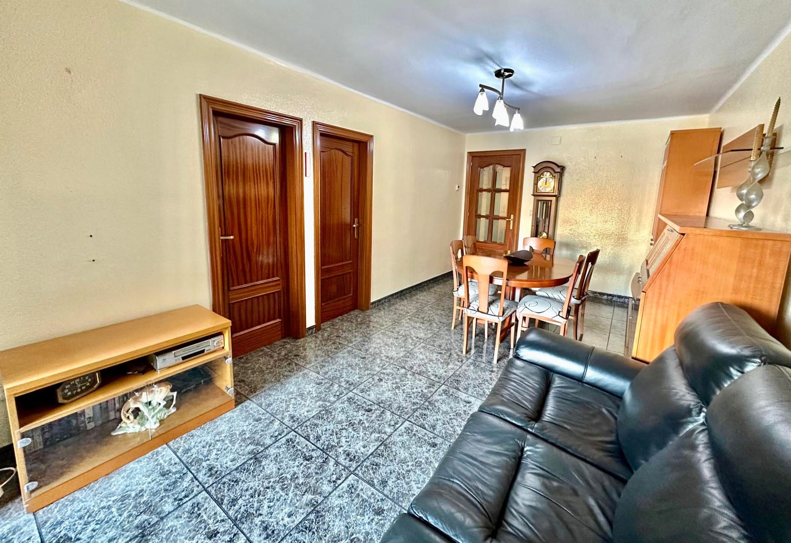 Sala d'estar de Pis en venda en Santa Coloma de Gramenet amb Terrassa