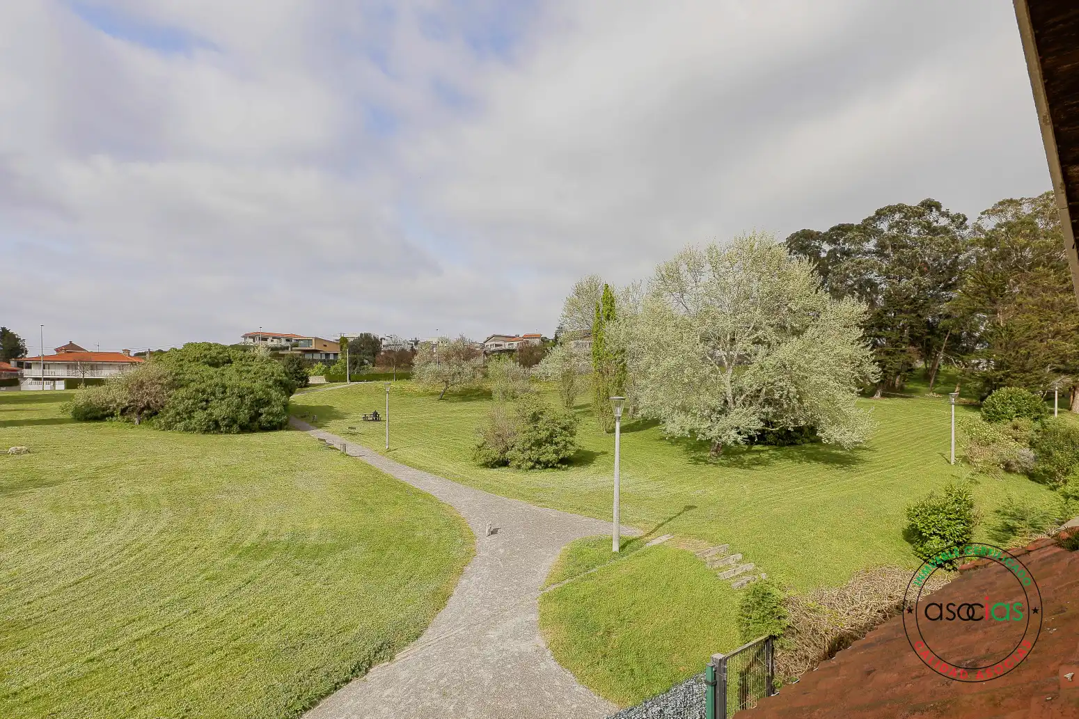 Jardí de Casa adosada en venda en Gijón  amb Calefacció, Jardí privat i Terrassa