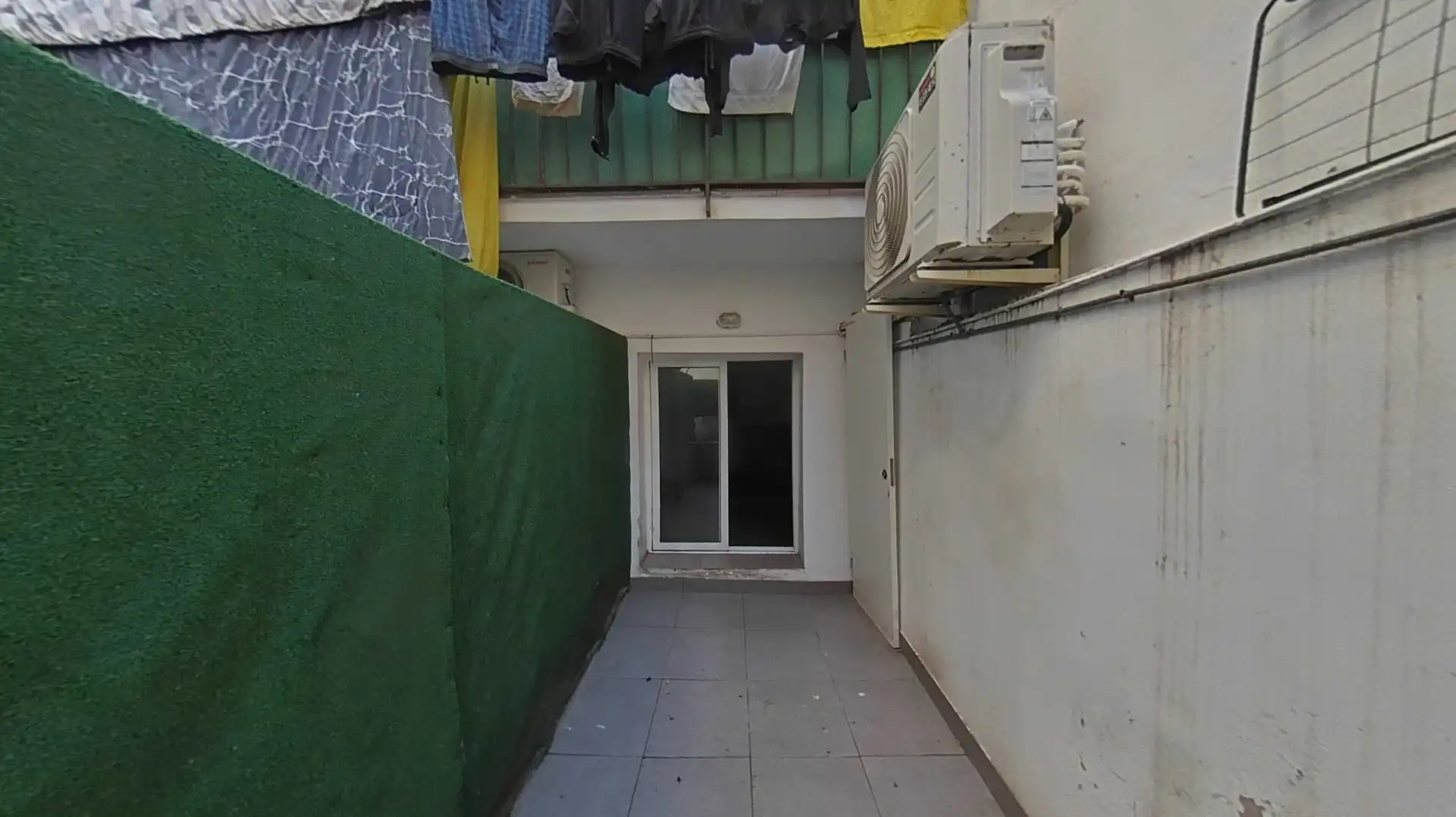 Ground floor for sale in Barcelona  with Air Conditioner and Alarm