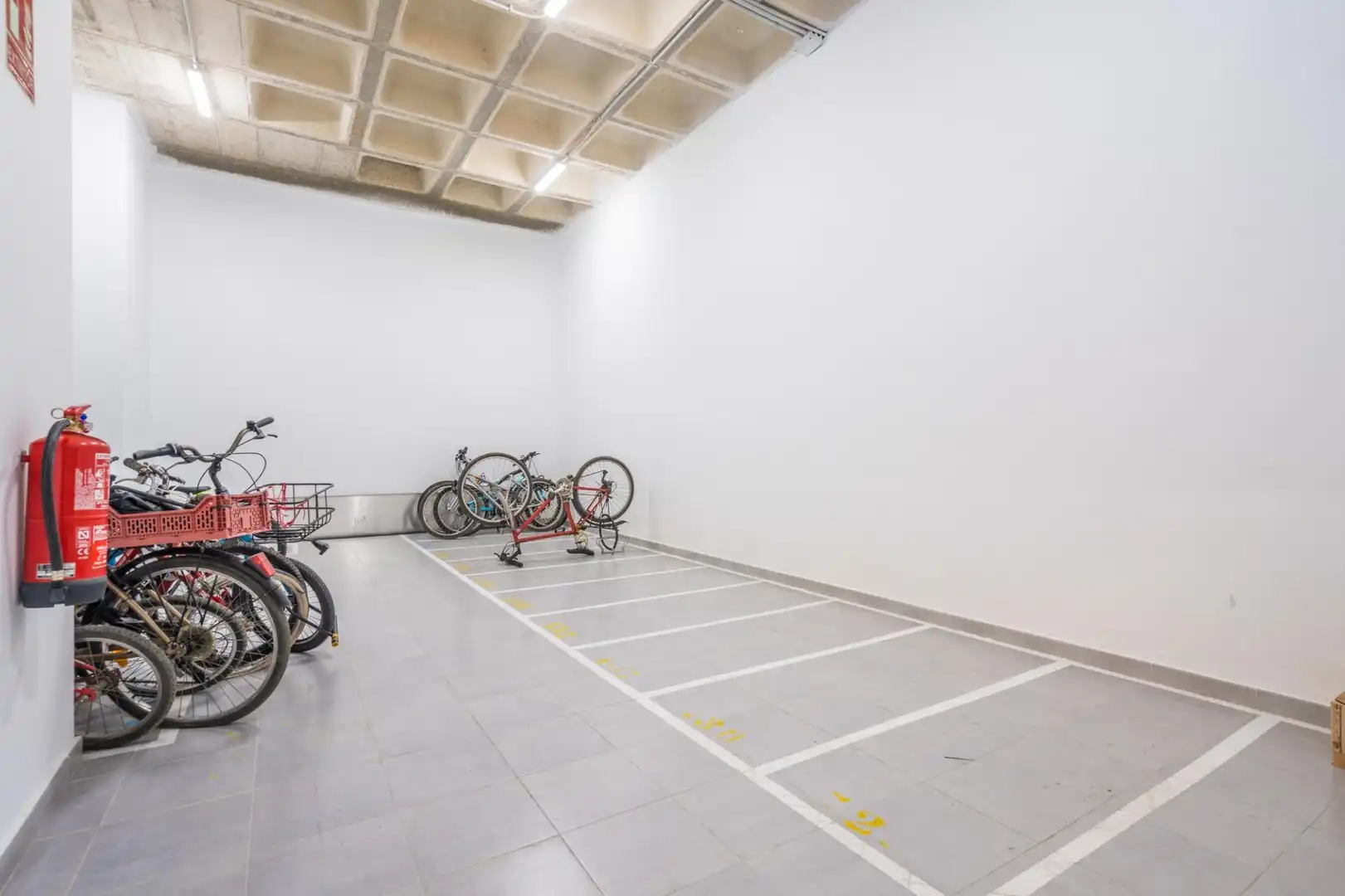Parking de Piso en venta en Valencia con Aire acondicionado, Calefacción y Jardín privado