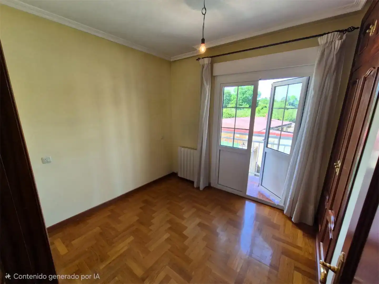 Habitación de Casa adosada en venta en Oviedo  con Parquet y Balcón