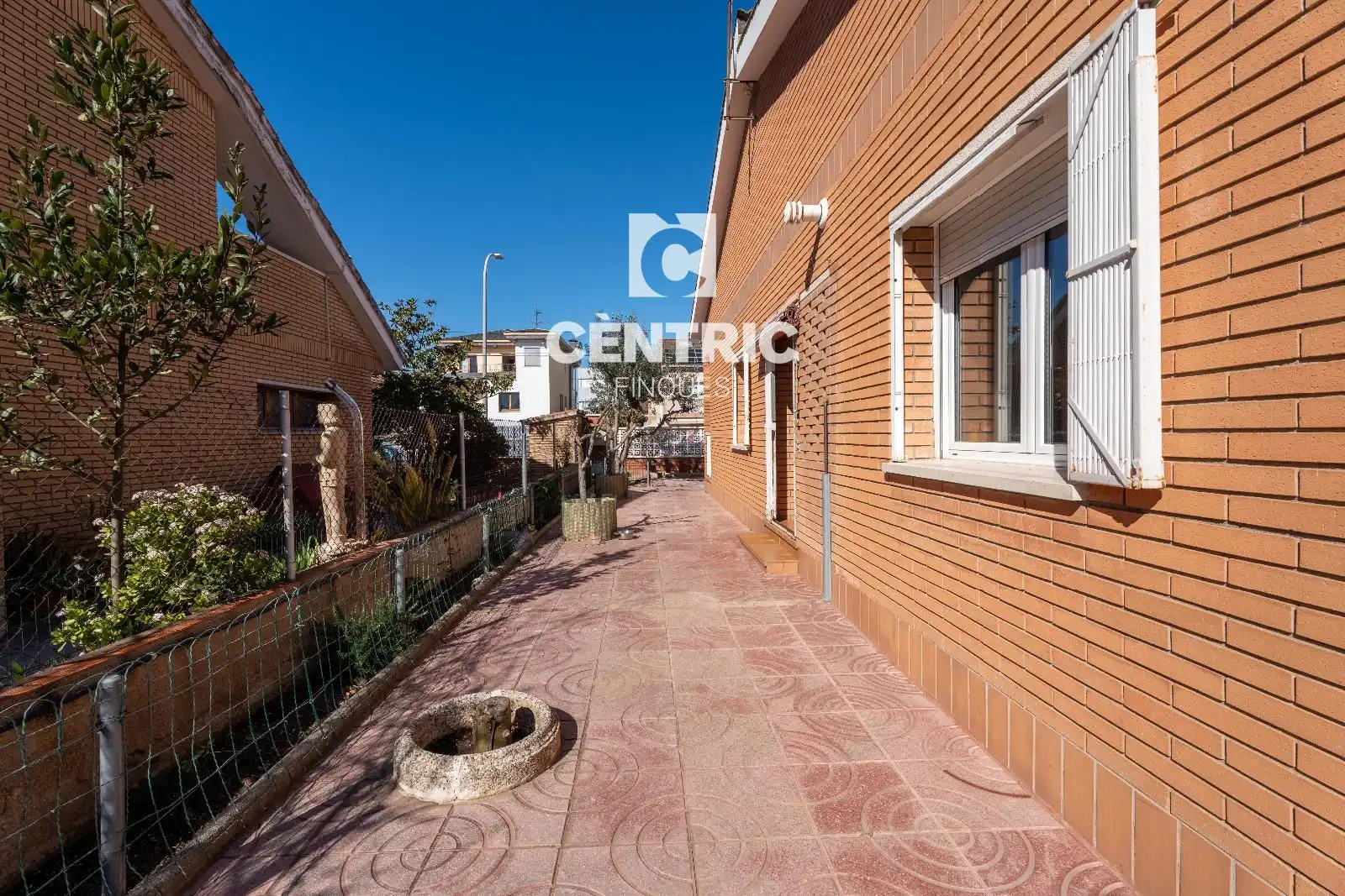 Vista exterior de Casa o chalet en venta en Rubí con Calefacción